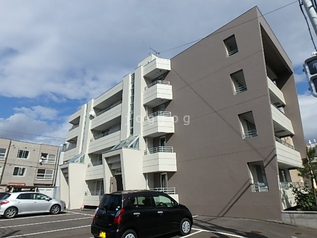 【札幌市北区北三十一条西のマンションの建物外観】