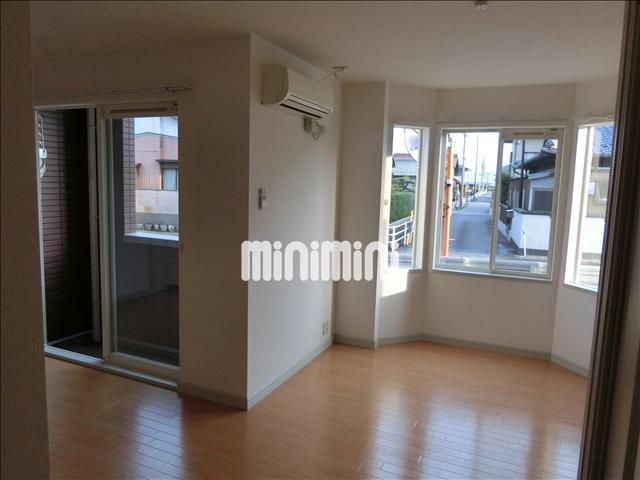 居室・リビング　南向きで日当たりの良いリビングですね。