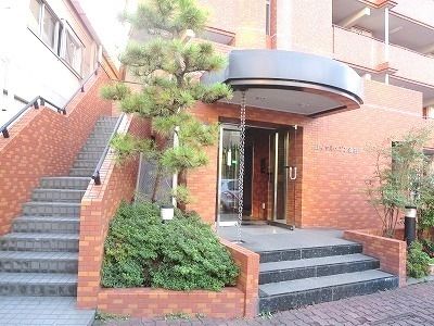 【大田区石川町のマンションのエントランス】