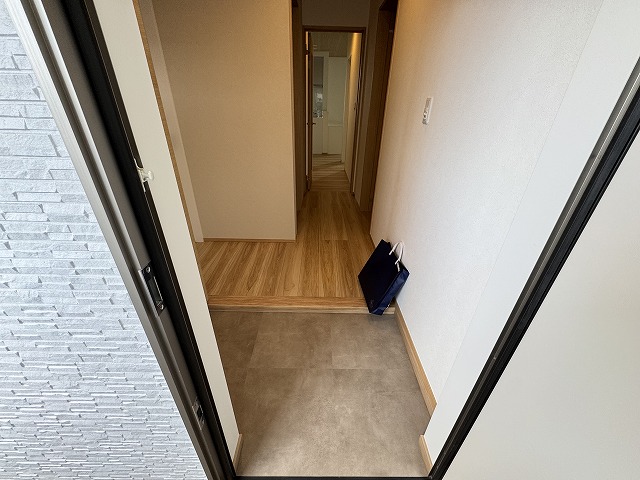 玄関　※別部屋参考写真