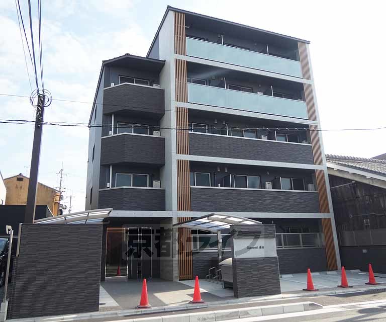 京都市伏見区深草飯食町のマンションの建物外観