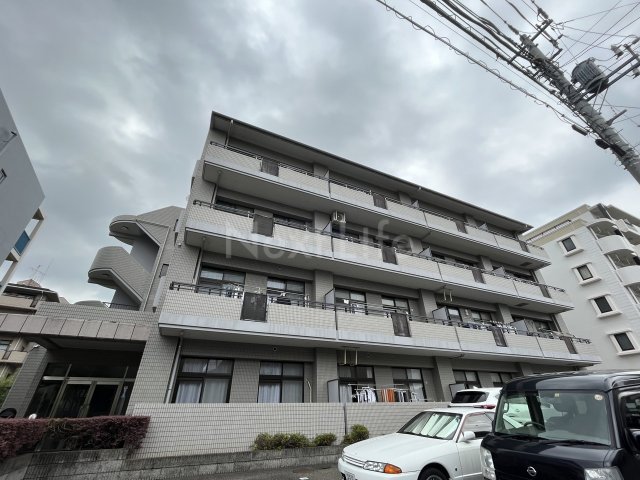 横浜市都筑区北山田のマンションの建物外観