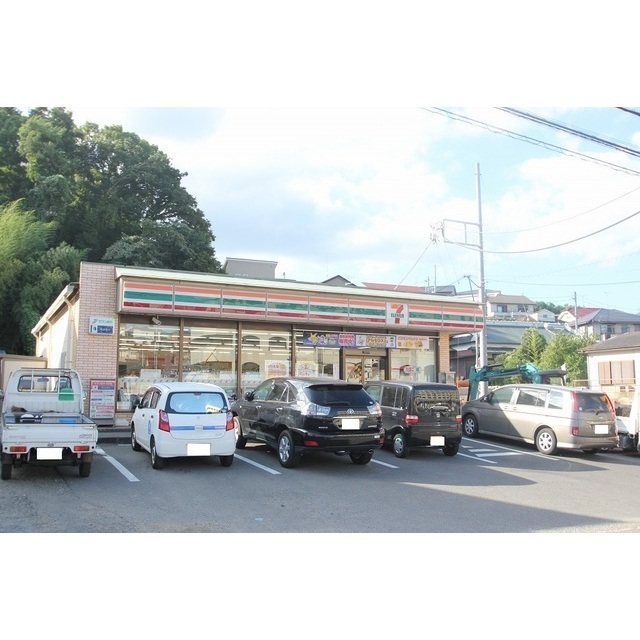 コンビニ　セブンイレブン（コンビニ）まで260m