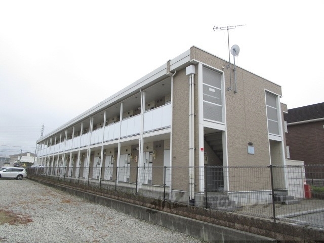 長浜市八幡東町のアパートの建物外観