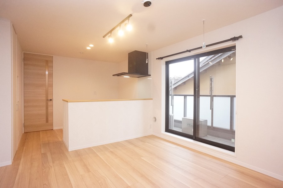 居室・リビング　LDK１２帖！エアコン１基付！パントリーあります！