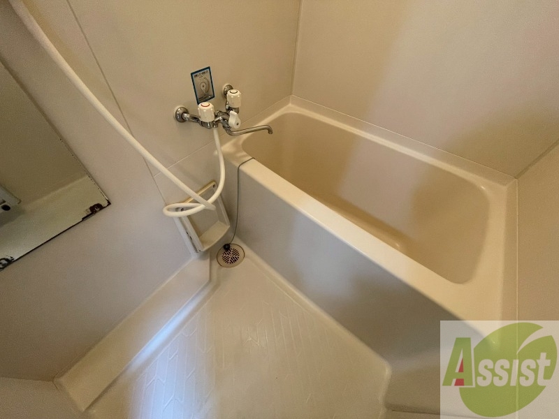 バス・シャワールーム　お風呂になります。一日の疲れを癒してくださいね。