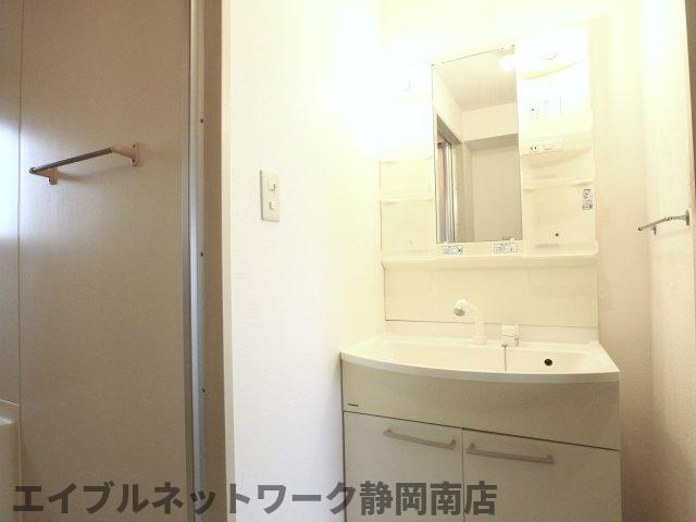 洗面設備　コンパクトで使いやすい洗面所