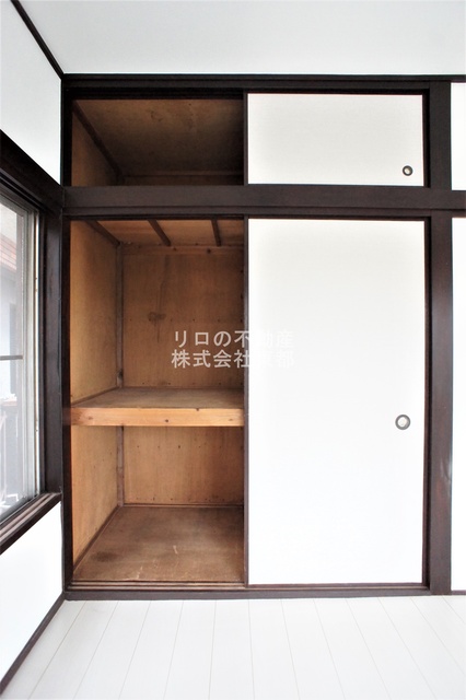 収納　押入れタイプは奥行があるので使いやすい！！