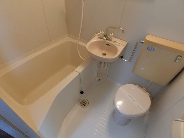 バス・シャワールーム　同物件内参考画像