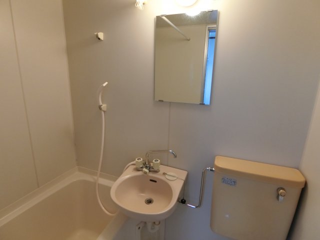 洗面設備　同物件内参考画像