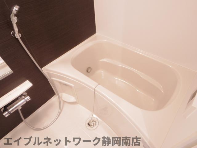 バス・シャワールーム　ゆったり過ごせるお風呂です