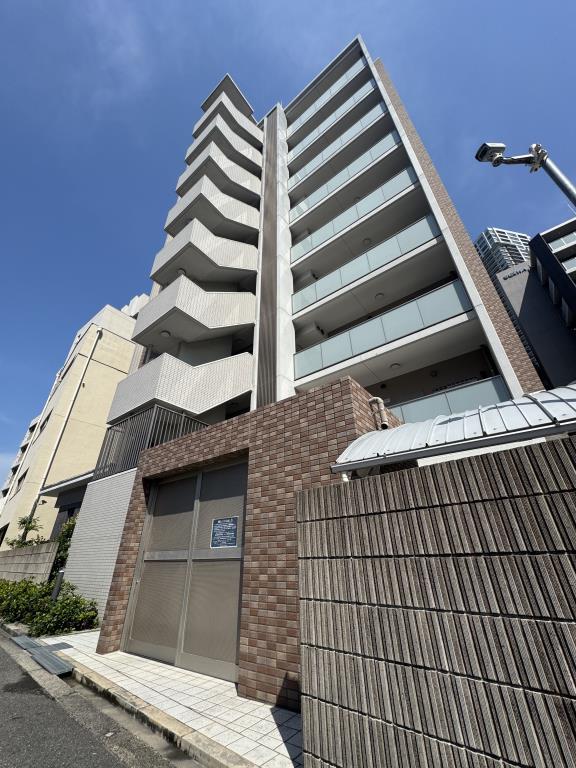 建物外観　鉄筋コンクリート造9階建て