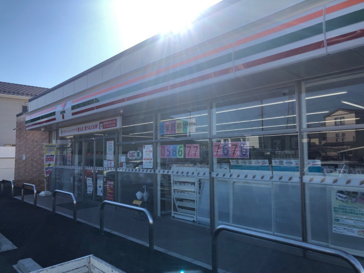 コンビニ　セブンイレブン一宮伝法寺店（コンビニ）まで799m