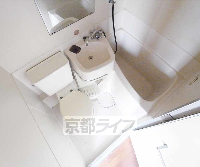 バス・シャワールーム　清潔感のあるバスルームです