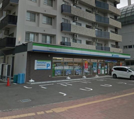 コンビニ　ファミリーマート（コンビニ）まで351m