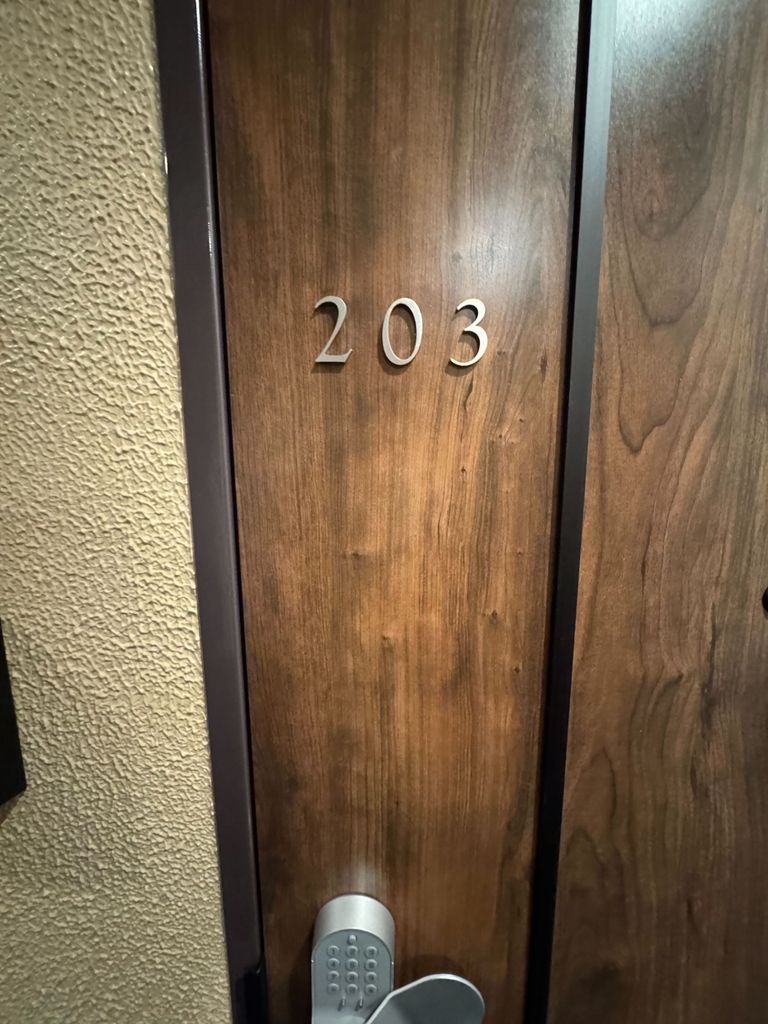 玄関　※建築中の写真です