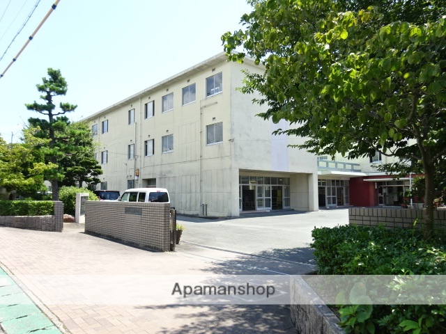 中学校　西部中学校（中学校）まで524m