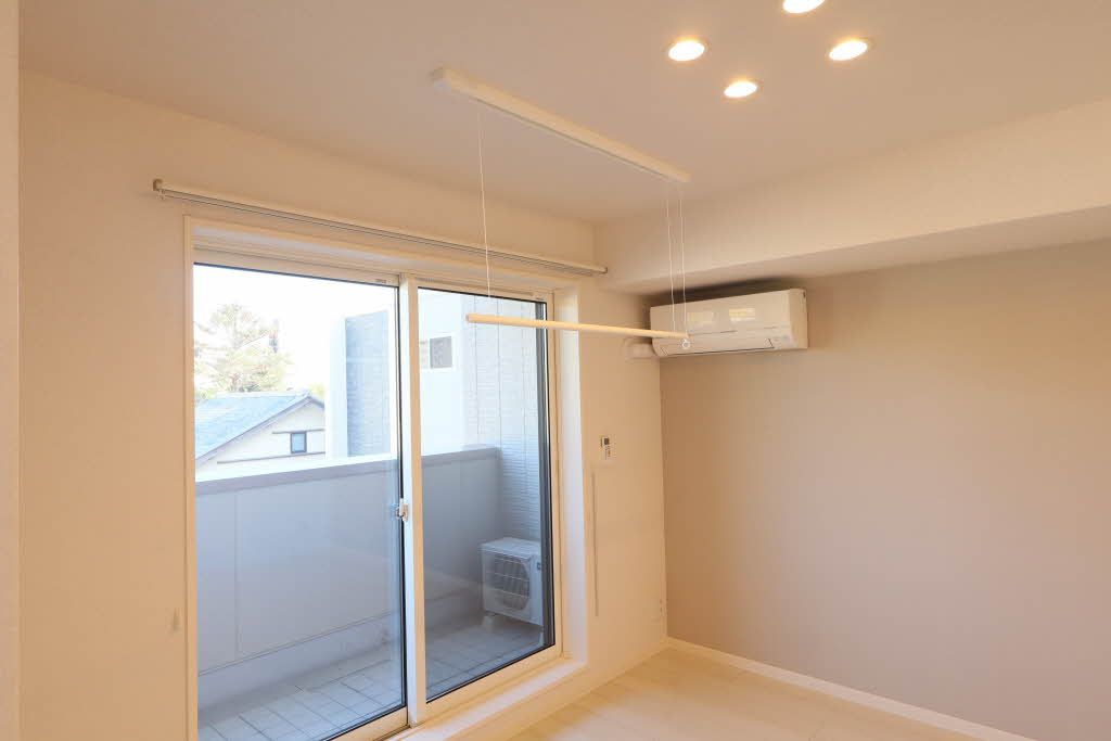 その他設備　室内物干し・エアコン