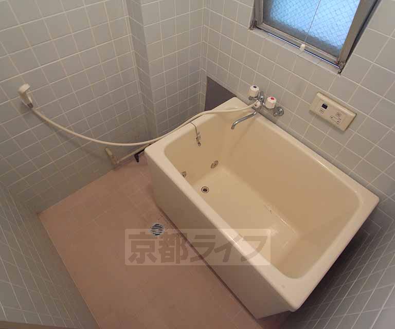 バス・シャワールーム　お風呂も清潔です。