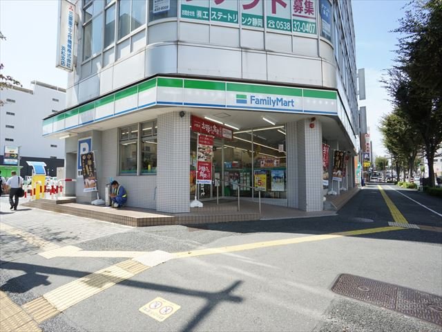 コンビニ　ファミリーマート　浜松常盤町店（コンビニ）まで200m