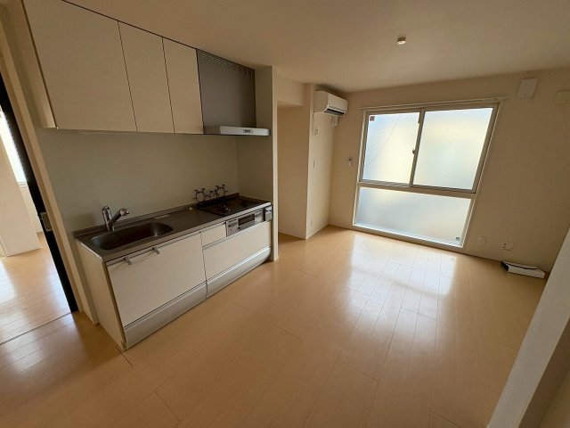 居室・リビング　こちらの居間で趣味の時間をお楽しみください