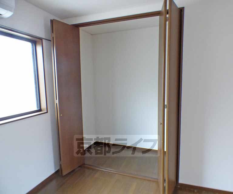 収納　奥行きある収納スペースです。