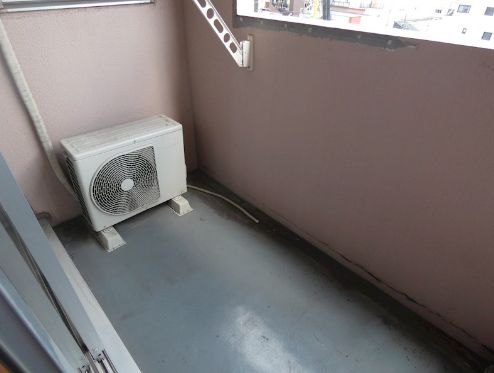 バルコニー　バルコニーからの眺めを楽しみながら食事をしませんか