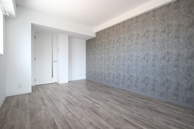 居室・リビング　同物件、別号室のものです。