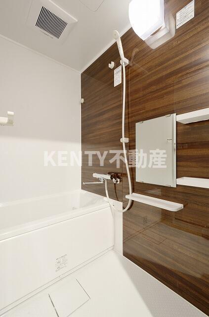 バス・シャワールーム　落ち着いた空間のお風呂です