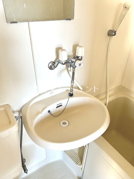 洗面設備　洗面台は浴室内にございます。