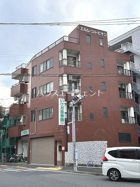 建物外観　鉄骨造の建物です。