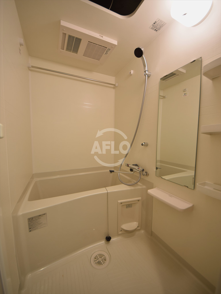 バス・シャワールーム　プレサンス難波ラフィーネ　浴室