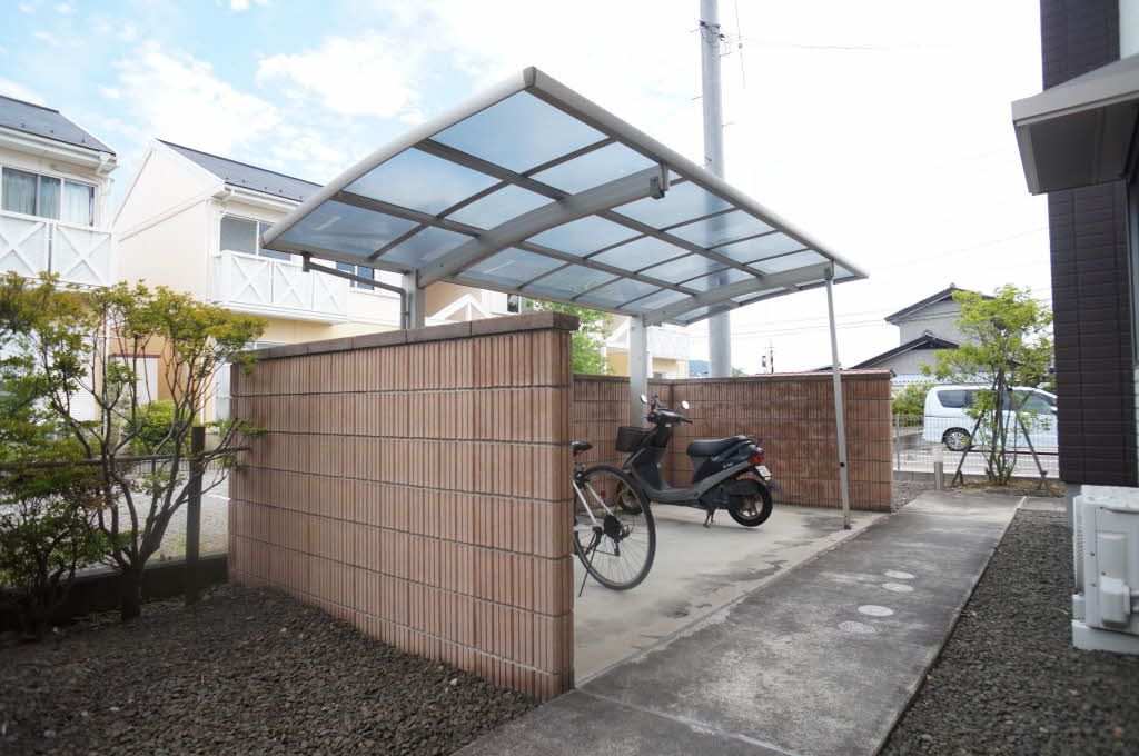 建物外観　駐輪場