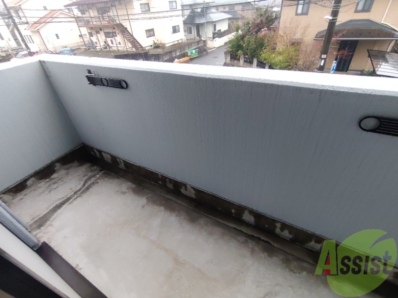 バルコニー　ベランダはよく日が当たり気持ちの良い空間です。