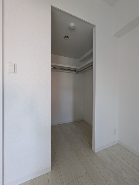 収納　建築中の２０１号写真