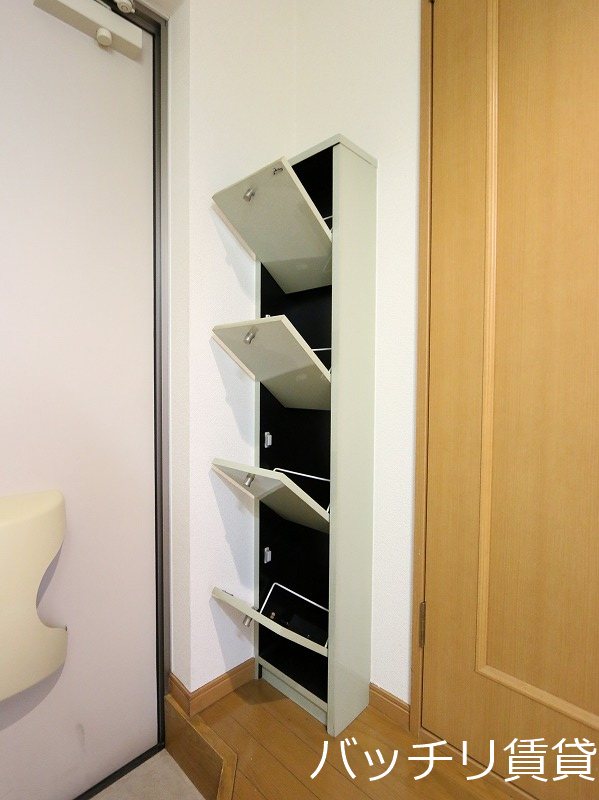 玄関　同型タイプの為、現状を優先致します。