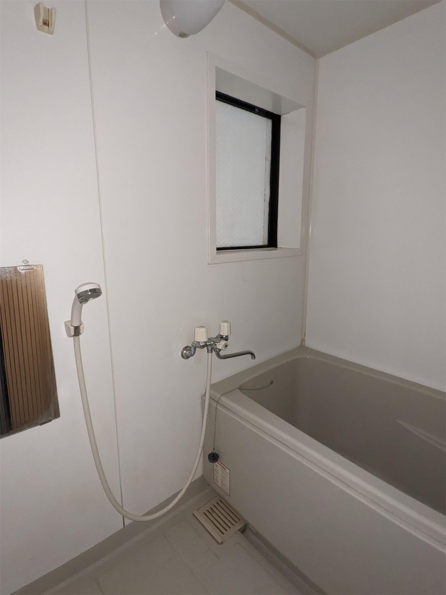 バス・シャワールーム　シャワー付き