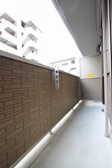 バルコニー　同物件別号室