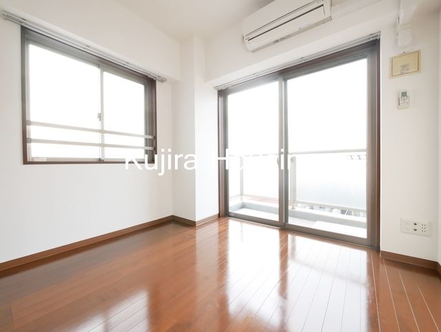 居室・リビング　★２面採光で明るい洋室★