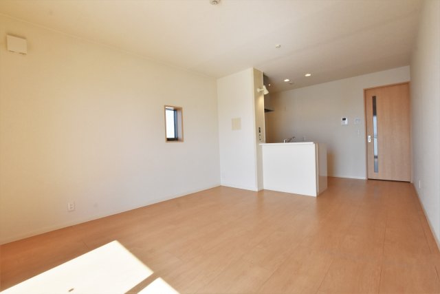 居室・リビング　別号室の画像です。ご参考下さい