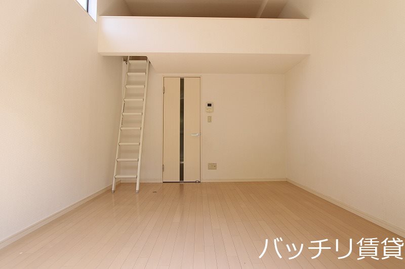 居室・リビング　同型タイプの為、現状を優先致します。