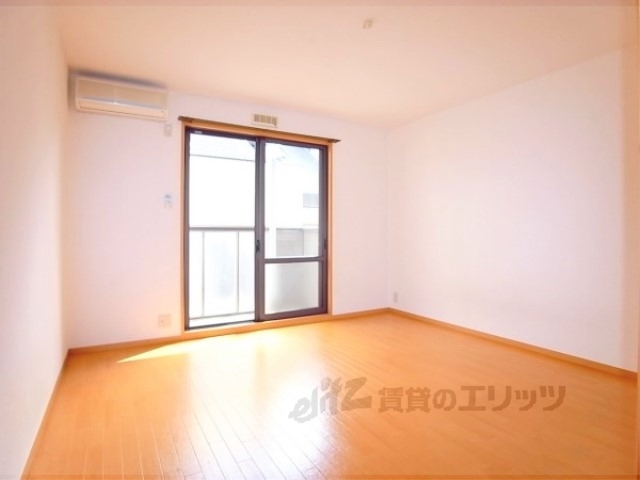 居室・リビング　８帖の広いお部屋です。