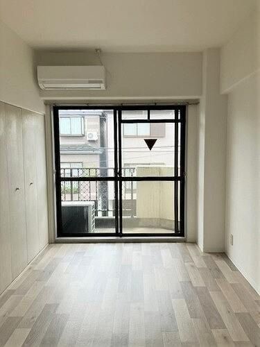 居室・リビング　※別部屋参考写真です