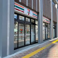 コンビニ　セブンイレブン文京伝通院前店（コンビニ）まで33m