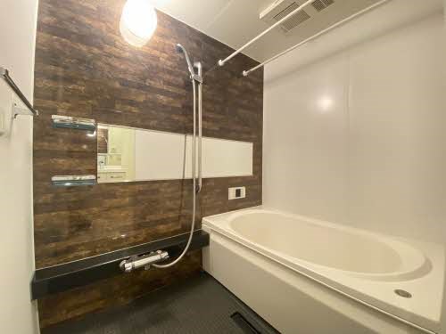 バス・シャワールーム　追い焚き機能付き一坪風呂、浴室換気乾燥機付き！