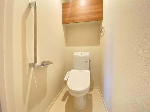 トイレ　温水洗浄暖房便座トイレです