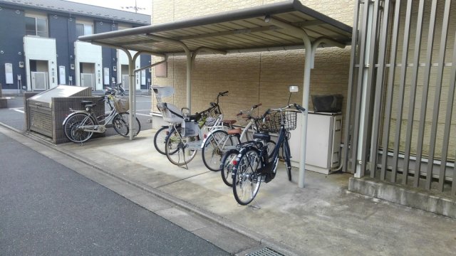 その他　屋根付き駐輪場
