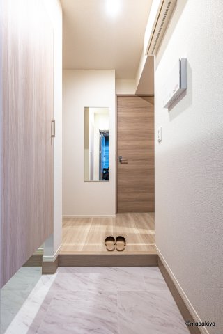 玄関　写真は同じ大和ハウス施工物件です。参考になさってください。