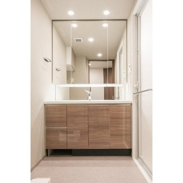 洗面設備　コンパクトで使いやすい洗面所