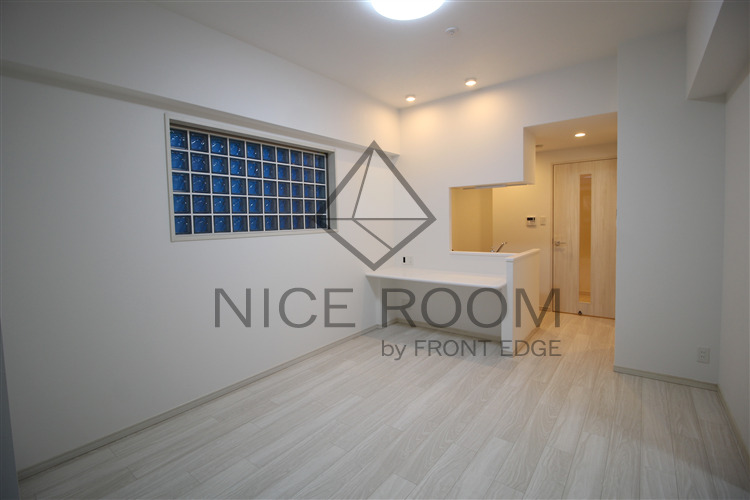 居室・リビング　ORSUS新大阪（旧プレジオ新大阪ROUGE）　リビング